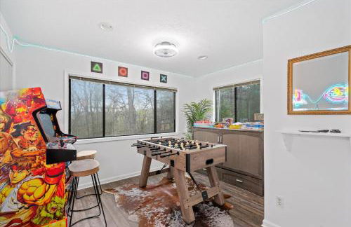 Resort Getaway - Golf, BMX trail, Hot Tub & Arcade! - Foto 7