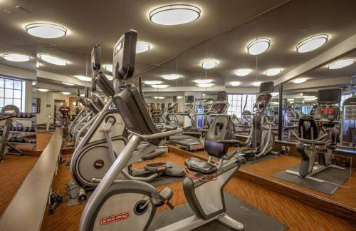 Designer Penthouse 2 Bedroom with Balcony Beverly Hills Adjacent - Foto 7