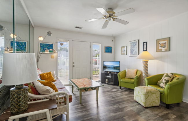 Retro Turtle Reef Condo 1 Block From Beach w Pool - Foto 20