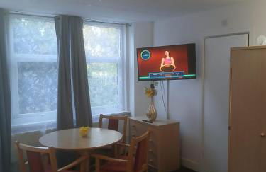 Budget Studio - Central Gosport with Free Parking - Photo 13