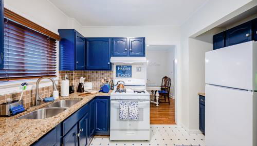 Rachel's Private Hideaway with king bed, kitchen, laundry, parking and big yard - Foto 1