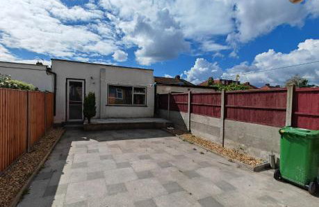 4 Bedroom 2 Bathroom House - Free parking - Foto 16