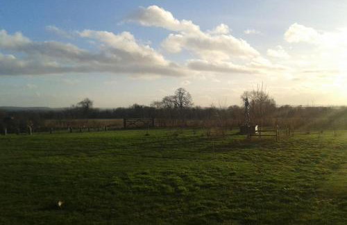 Off grid chalet . HOT TUB & SAUNA. Kid friendly. - Photo 23