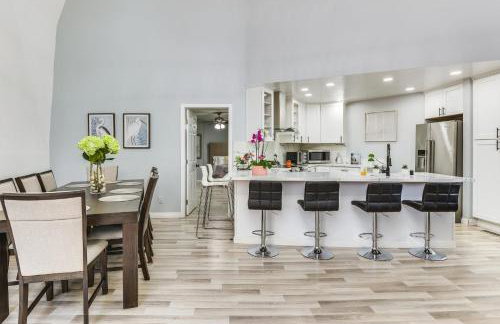 North San Diego Retreat with Deck, Fire Pit Table! - Foto 5