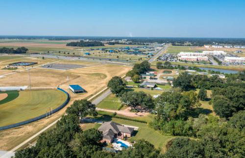 Gameday Getaway - Pool - King Bed - Sports Complex - Foto 32