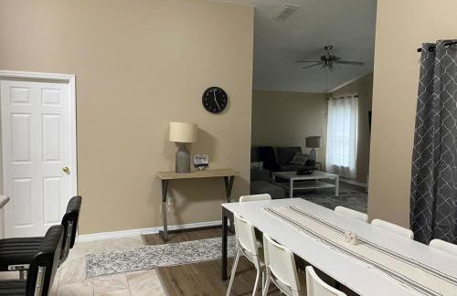 Lakefront Villa with private heated pool - Foto 7