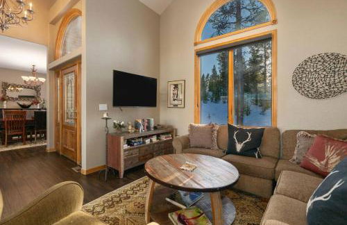 Stunning Mountain Retreat with View and Private Hot Tub - Foto 11