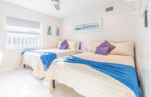 Fun Family-Friendly Poolside Escape Near Beach - Foto 15