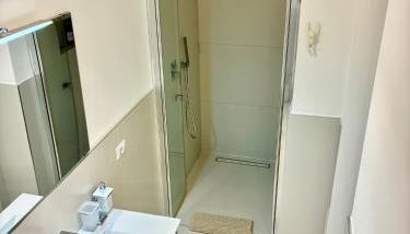 GINNY HOUSE VENEZIA - appartamento moderno open Space vicino Venezia e Padova - Foto 5, towels, Shower