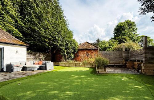 Historic Hampshire Cottage with Private Putting Green - Photo 39