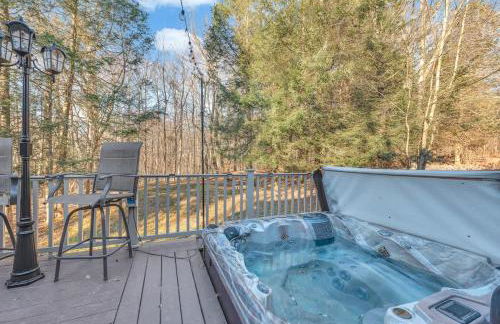 Big Bass Hideaway with Hot Tub - Foto 7