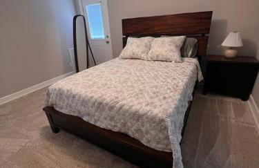 Cozy Stay Near DT with Deck and Yard - Foto 22