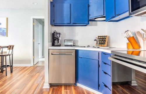 4 Bed 2 Bath, Dog Friendly, Pool, Walk to Stadium - Foto 18