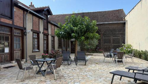 La maison Virginie 1 à 2 pers charmant central-parking gratuit- linge- fibre- proximité port lac canal piscine - Photo 3, Garden view