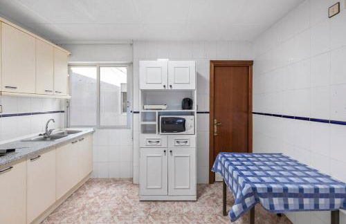 Ground Floor Seaside Residence with AC - Foto 10