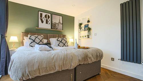 Grace House - Prime Location - Driveway Parking, Pool Table, Fast Wifi, Self Check-In and Smart TV with Sky TV and Netflix by Yoko Property - Foto 4