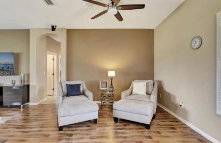 Valrico's Hidden Gem A Stunning 3-Bedroom Oasis Awaits! - Foto 7