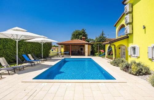 Villa Andrea for 17 people with private 40 m2 pool & pet friendly near Poreč - Photo 13