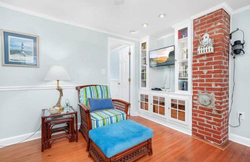 Cozy cottage w creekside fire pit & patio - Foto 11