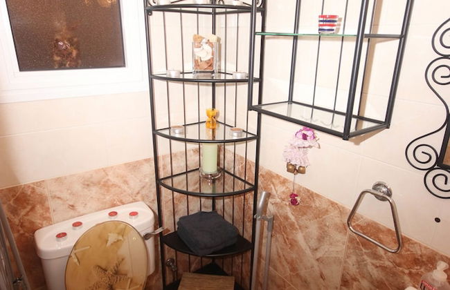 2 Bedroom House near Tombs of the Kings - Photo 15