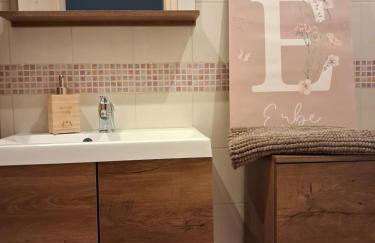 AgliChalet Erbe Montane-Vasca idromassaggio privata condivisa tra i due chalet, con parcheggio privato e colonnina ricarica auto elettrica con supplemento - Photo 32