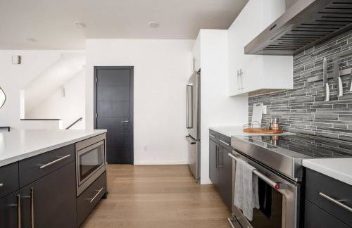 Stylish Urban Retreat w Rooftop Deck - Foto 29