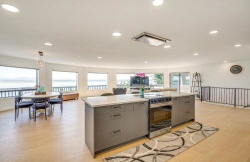 Spacious Camano Home with Hot Tub and Water Views! - Foto 6