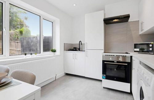 3Bed House-Free Parking - Foto 22