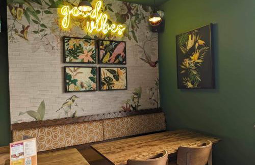 Modern two bedroom caravan with sofabed Sleeps 6 - Foto 23