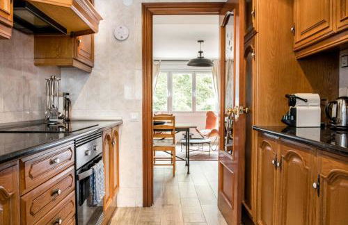 Charming Apartment With Vibrant Accents - Photo 35