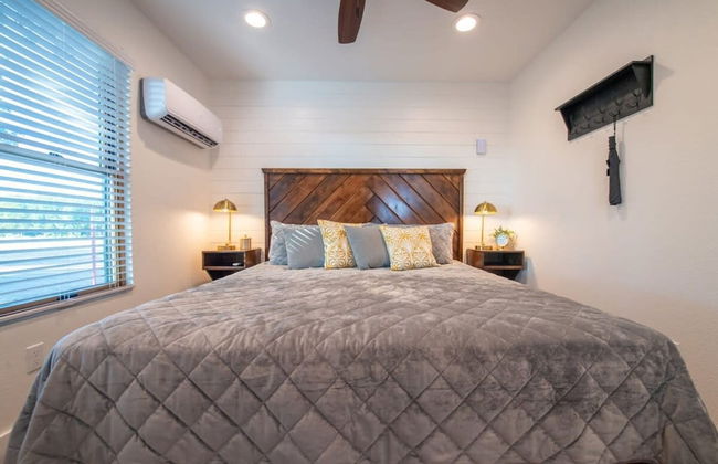 The Goldfinch Cabin 15 MIN to Magnolia Baylor - Foto 8