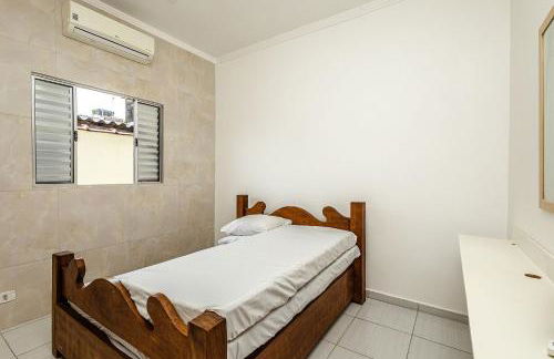 Casa confortável para Famílias e Grupos com Ar-condicionado em Praia Grande - Foto 16