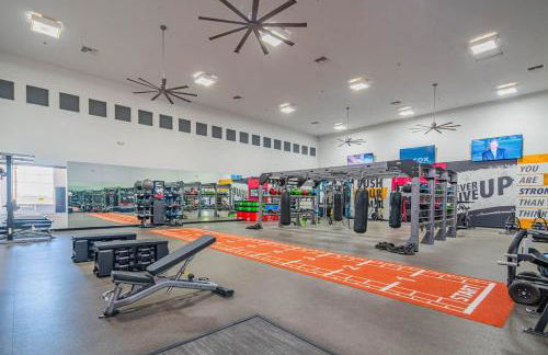 Relaxed 2BD King Bed Pool, Hot Tub, Gym, Parking - Foto 3