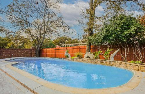 Luxurious 5 Bedroom Retreat with Pool - Foto 36