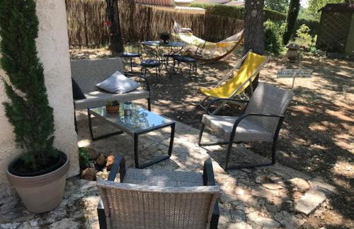 LA BRINDILLE Petit mas provencal meublé de tourisme 3 étoiles 2-3 personnes 1 piece 30 m2 tout confort lisière foret jardin Jacuzzi Piscine - Foto 26