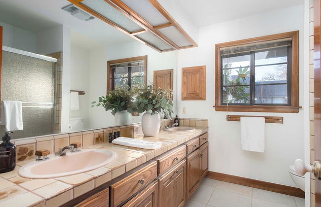 Cathedral by Avantstay Charming Secluded Estate w/ Sauna, Pool Table & Views of the Rolling Hills - Foto 34