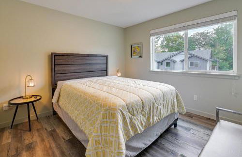 Easy Commuting! Modern SeaTac Unit with Fireplace - Foto 12