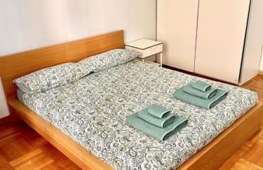 Downtown Milan Chic Apartment - Quiet Retreat with Free WIFI & Air Conditioning - Photo 5