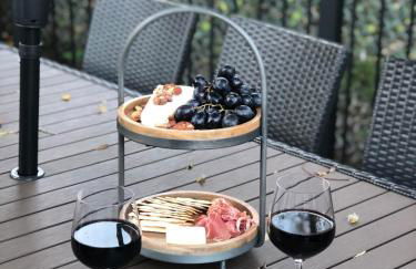 Spacious 4BD 3BA with hot tub, fire pit, and wraparound deck - Foto 33