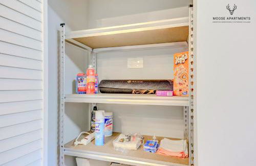 The Moose #8 - Modern Luxe Loft with King Bed & Free Parking & Wifi - Foto 36