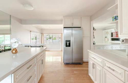 Spacious and Exclusive Oasis 6BR 3BA - Photo 11