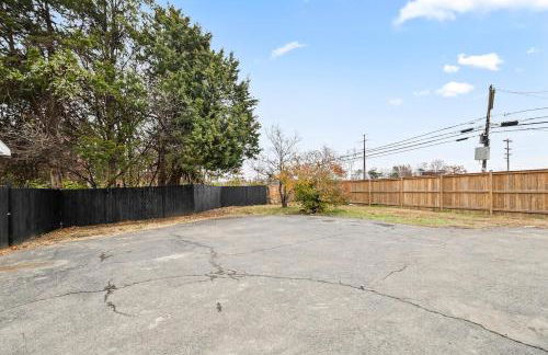 Two Dulles homes 1 price sleeps 16 w-EV parking - Foto 68
