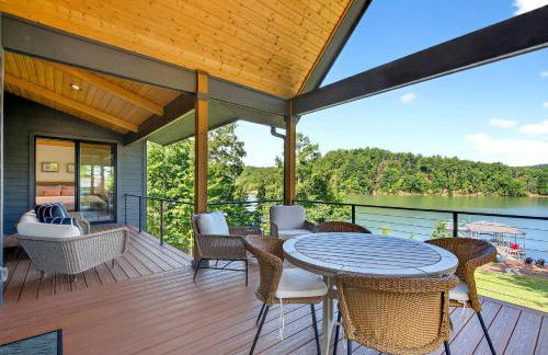 Dockside of the Moon - Photo 19