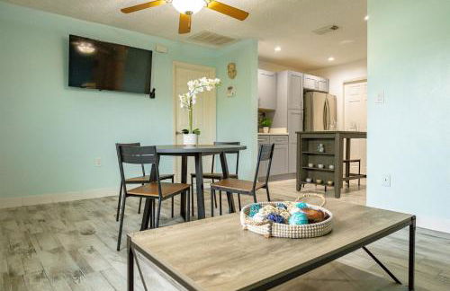 Marlin's Palm Oasis - Beach House, Amazing Pool, BBQ Area - Photo 16