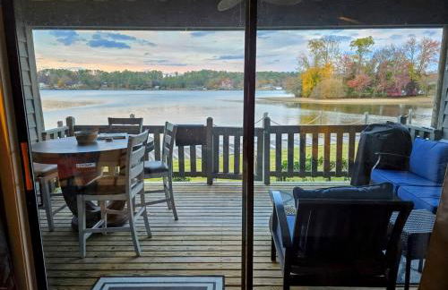 Serene Lakefront Retreat - Foto 10