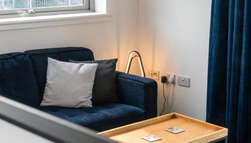 Modern Stirling Apartment - Free Parking - Photo 4