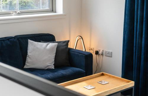 Modern Stirling Apartment - Free Parking - Photo 4