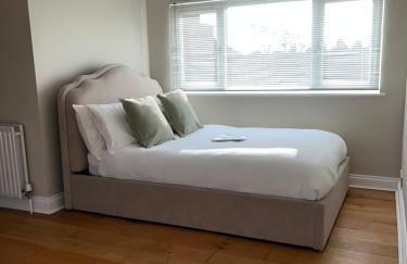 Modern Spacious 4 Bedroom Home in Greater Ldn With Garden & Parking - Photo 12