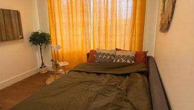 PARIS-MONTROUGE Magnifique Studio Appartement de 35m2 - très cosy pour 1 à 6 personnes refait à neuf - ENTIRE APARTMENT LUXIRIOUS AND WARM - Montrouge Paris 14ème - Proche Aéroport Orly & Parc Expositions Porte de Versailles FREE WIFI GRATUIT - Foto 4