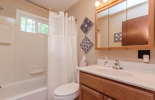 Secluded Oasis w Hot Tub, Screened-in Porch, WiFi! - Foto 18